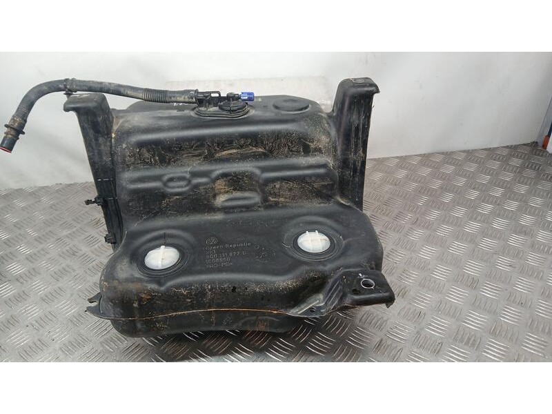 Recambio de deposito adblue para volkswagen arteon (3h7, 3h8) 2.0 tdi referencia OEM IAM 3Q0131877D  1056550