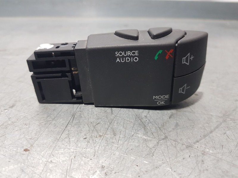 Recambio de mando radio para renault clio iv expression referencia OEM IAM 255522448R  
