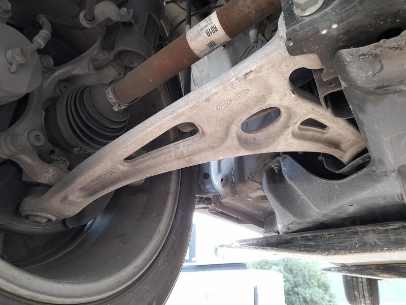 Recambio de brazo suspension inferior delantero derecho para hyundai kona (os, ose, osi) ev referencia OEM IAM 54501G2100  