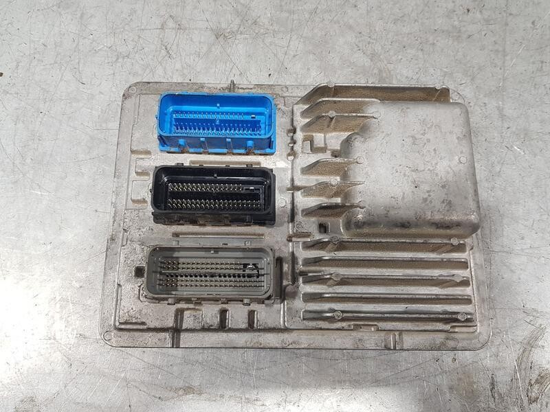 Recambio de centralita motor uce para opel astra k sports tourer excellence start/stop referencia OEM IAM 12683660  