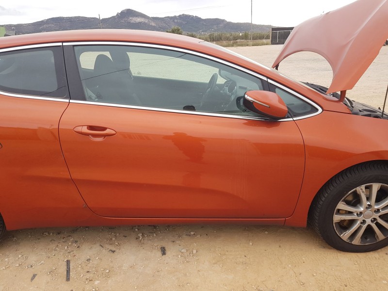 Recambio de puerta delantera derecha para kia cee´d (jd) 1.6 crdi 110 referencia OEM IAM 76004A2700 TOCADO 
