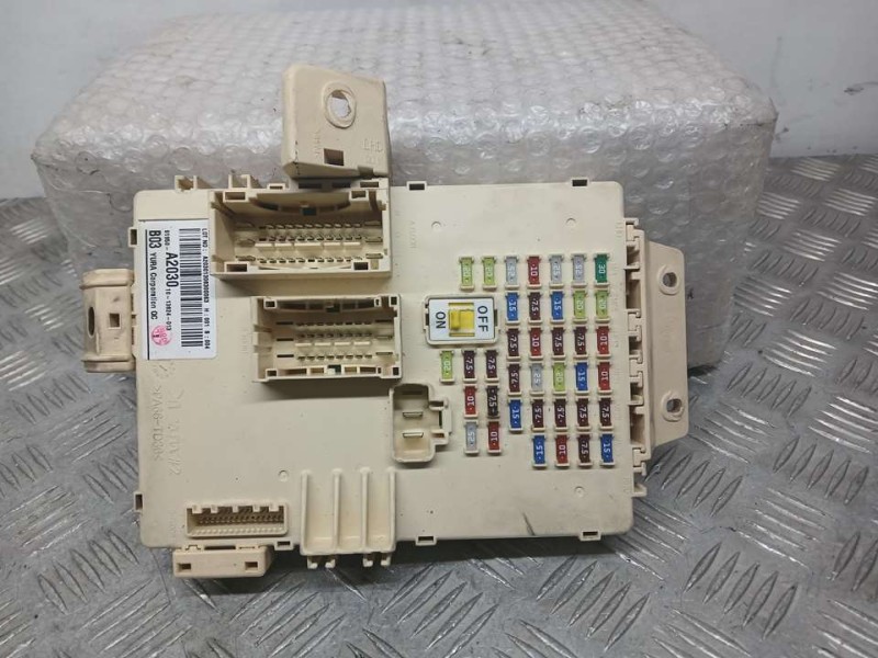 Recambio de caja reles / fusibles para kia cee´d drive referencia OEM IAM 91950A2030 A20301308300063 