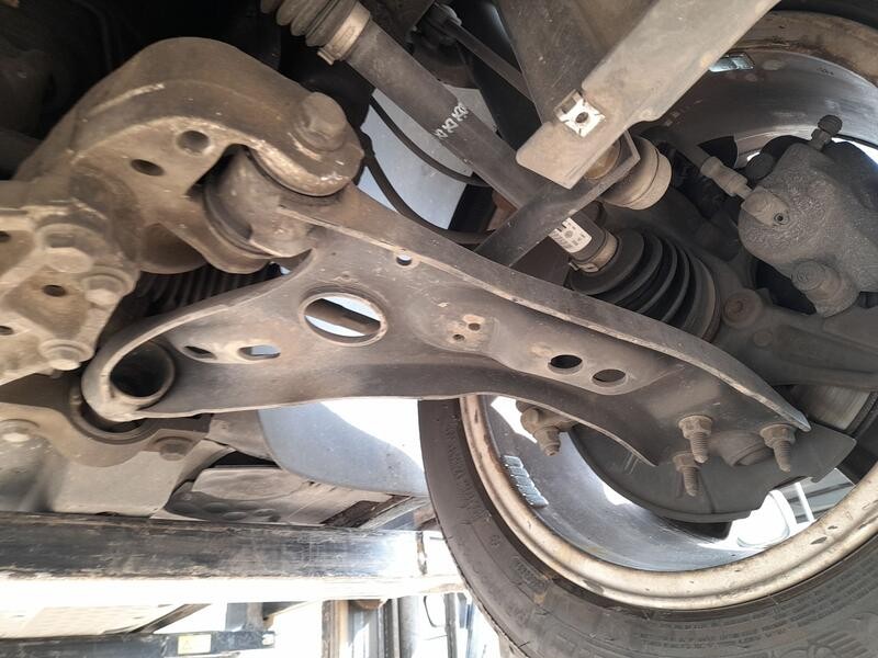 Recambio de brazo suspension inferior delantero izquierdo para volkswagen golf vi (5k1) 1.6 tdi referencia OEM IAM 1K0407151BC  