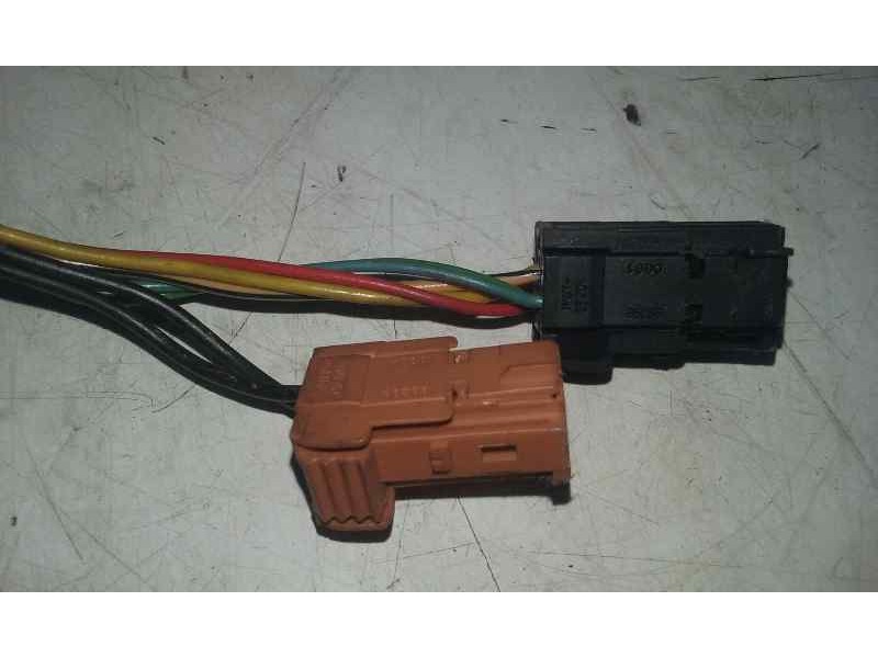 Recambio de retrovisor derecho para citroën c3 attraction referencia OEM IAM  2 CLAVIJAS DE 5 Y 2 CABLES ELECTRICO