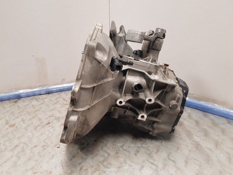 Recambio de caja cambios para opel corsa e edition referencia OEM IAM B66S374 A17287974 5VELOCIDADES