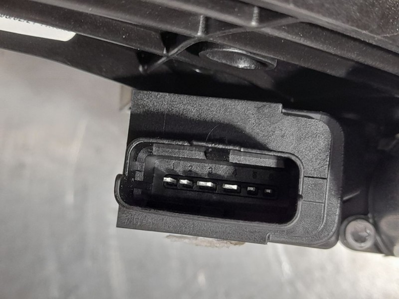 Recambio de elevalunas trasero izquierdo para peugeot 5008 1.5 blue-hdi fap referencia OEM IAM 9840190480 6 PINES ELECTRICO