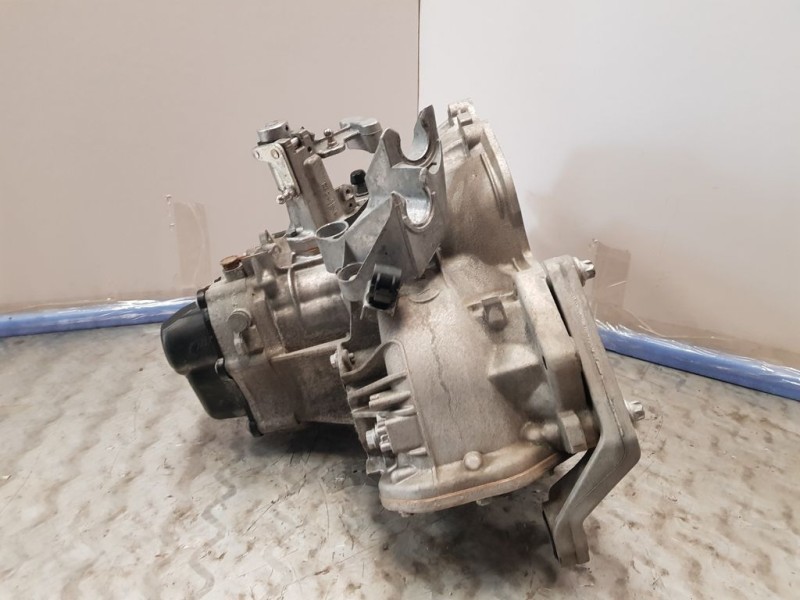 Recambio de caja cambios para opel corsa e edition referencia OEM IAM B66S374 A17287974 5VELOCIDADES