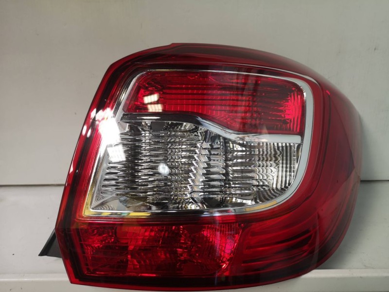 Recambio de piloto trasero derecho para dacia sandero referencia OEM IAM 265506669R  