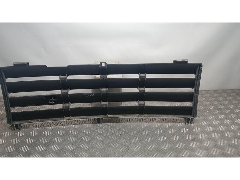 Recambio de rejilla delantera para land rover range rover (lm) vogue referencia OEM IAM 51137009910  