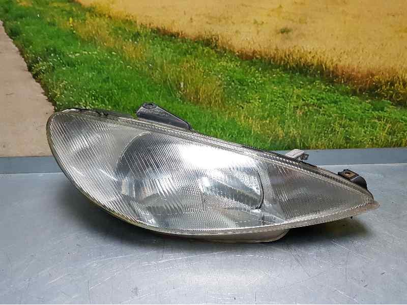 Recambio de faro derecho para peugeot 206 berlina x-line referencia OEM IAM 9640559480 89005131 VALEO 1 PATA ROTA