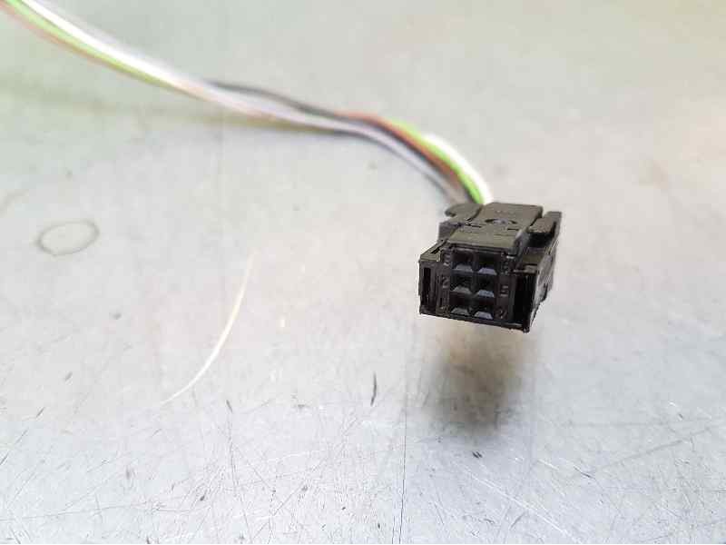 Recambio de retrovisor derecho para peugeot 307 berlina (s2) xt referencia OEM IAM  6 PINS ELECTRICO