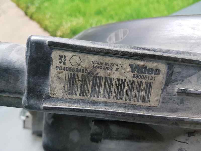 Recambio de faro derecho para peugeot 206 berlina x-line referencia OEM IAM 9640559480 89005131 VALEO 1 PATA ROTA