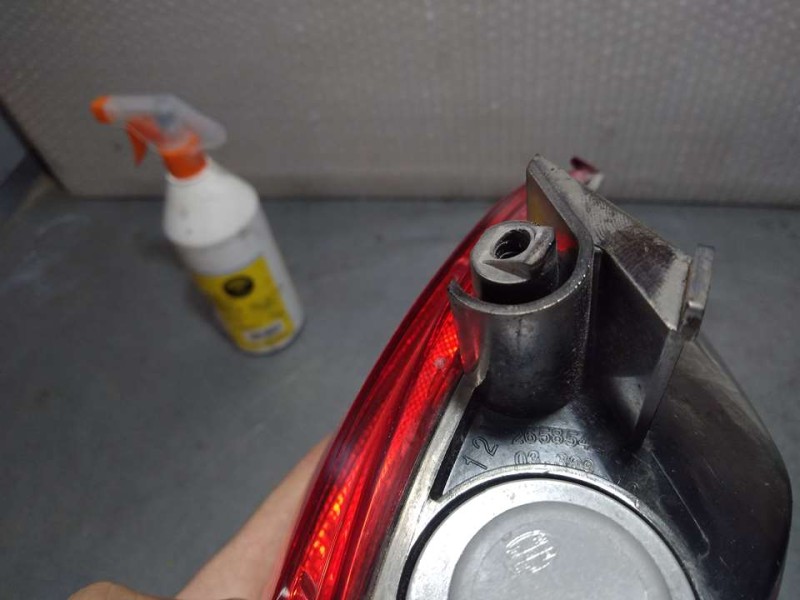 Recambio de piloto trasero derecho paragolpes para dacia sandero stepway comfort referencia OEM IAM 265854470R  