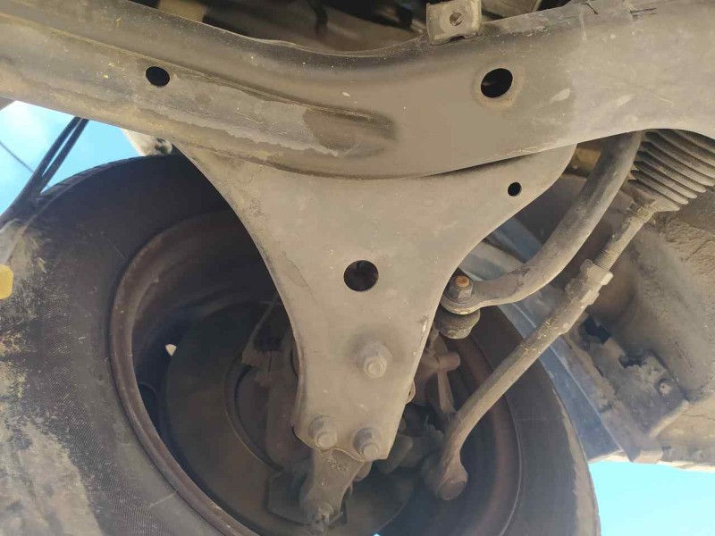 Recambio de brazo suspension inferior delantero derecho para kia cee´d drive referencia OEM IAM 545012H000  