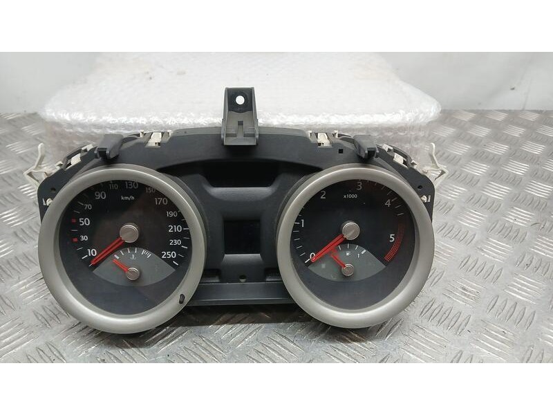 Recambio de cuadro instrumentos para renault megane ii familiar dynamique confort referencia OEM IAM 8200399700  RCAC010425