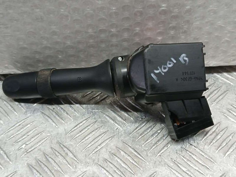 Recambio de mando limpia para toyota avensis (t27) advance referencia OEM IAM 0518017F420  