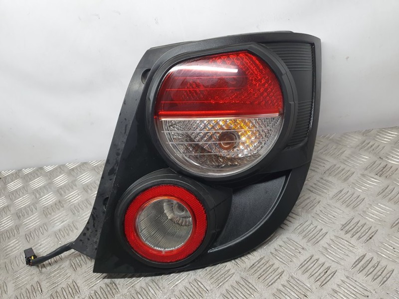 Recambio de piloto trasero derecho para chevrolet aveo ls referencia OEM IAM SIN REF  