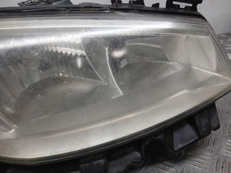Recambio de faro derecho para renault megane ii familiar dynamique confort referencia OEM IAM 82000733221J  89307000
