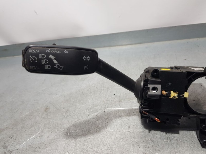 Recambio de mando luces y limpia para skoda rapid ambition referencia OEM IAM 6C6953501B  