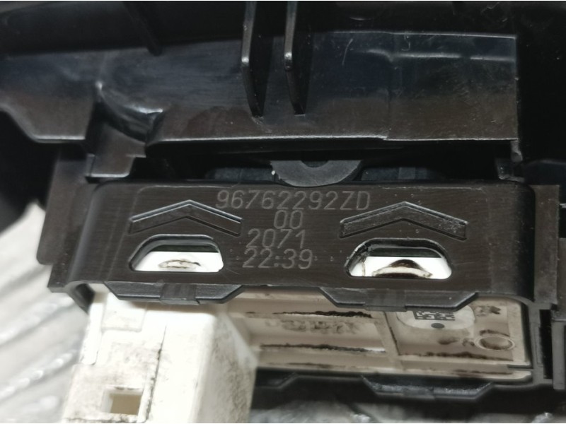 Recambio de mando elevalunas trasero derecho para peugeot 308 active bussines referencia OEM IAM 96762292ZD  VALEO