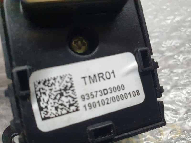 Recambio de mando retrovisor para hyundai tucson essence 2wd referencia OEM IAM 93573D3000  