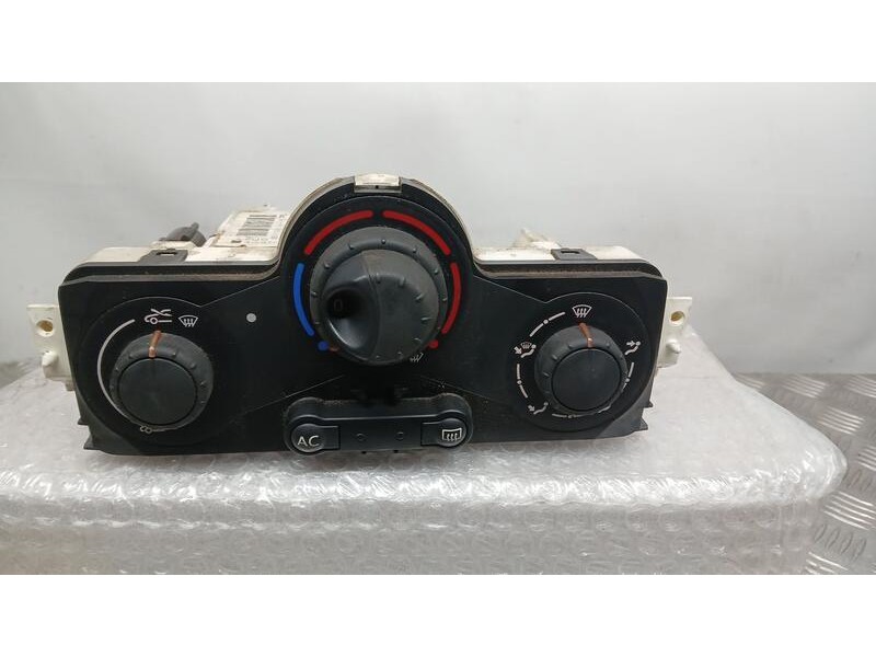 Recambio de mando calefaccion / aire acondicionado para renault megane ii familiar dynamique confort referencia OEM IAM 77010551