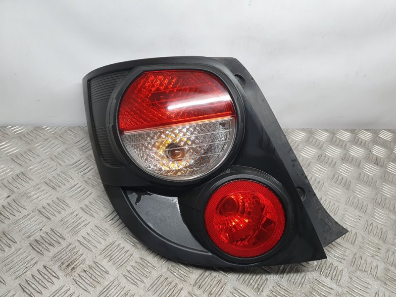 Recambio de piloto trasero izquierdo para chevrolet aveo ls referencia OEM IAM SIN REF  