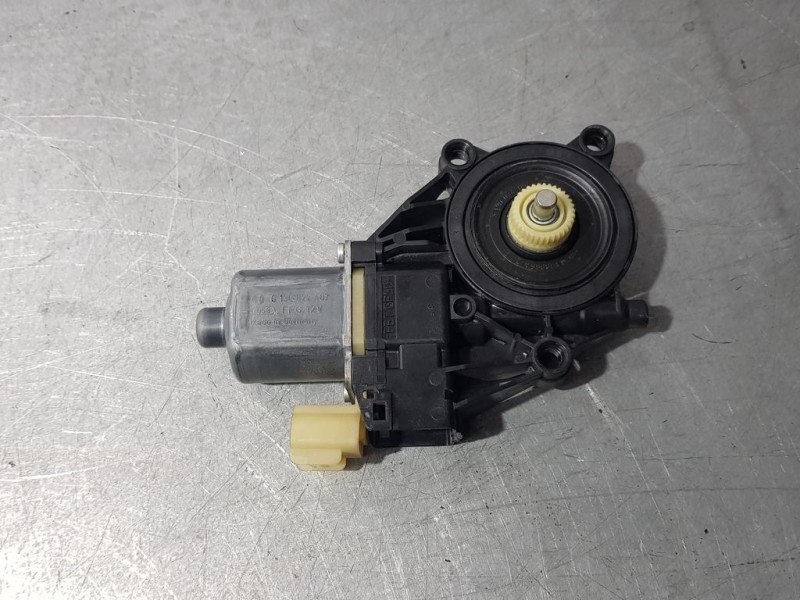 Recambio de motor elevalunas delantero derecho para ford fiesta (cb1) ambiente referencia OEM IAM 130822407  BOSCH