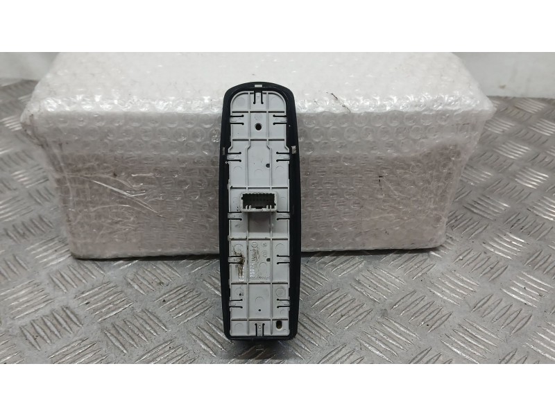 Recambio de mando elevalunas delantero izquierdo para renault megane iii grandtour (kz0/1) 1.5 dci (kz1m, kz1w, kz0r) referencia