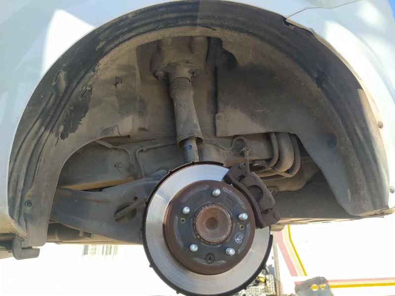 Recambio de plastico pase rueda tras. izq. para kia cee´d drive referencia OEM IAM 868211H200  