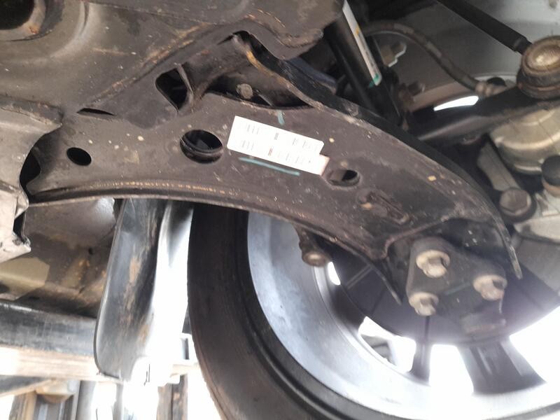 Recambio de brazo suspension inferior delantero izquierdo para mg zs suv (azs1) 1.0 t-gdi referencia OEM IAM 11048892  
