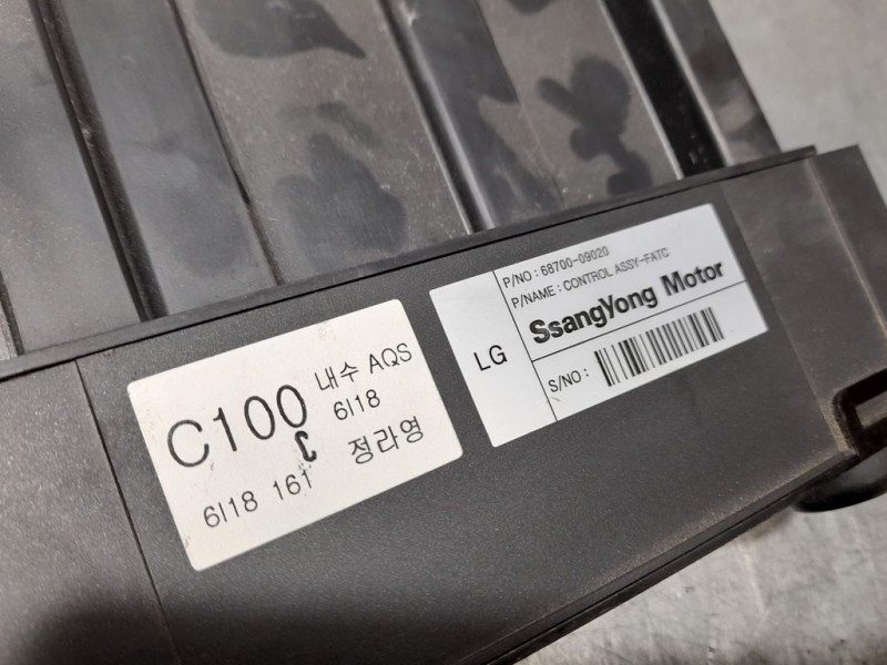 Recambio de mando climatizador para ssangyong actyon 200 xdi referencia OEM IAM 6870009020  