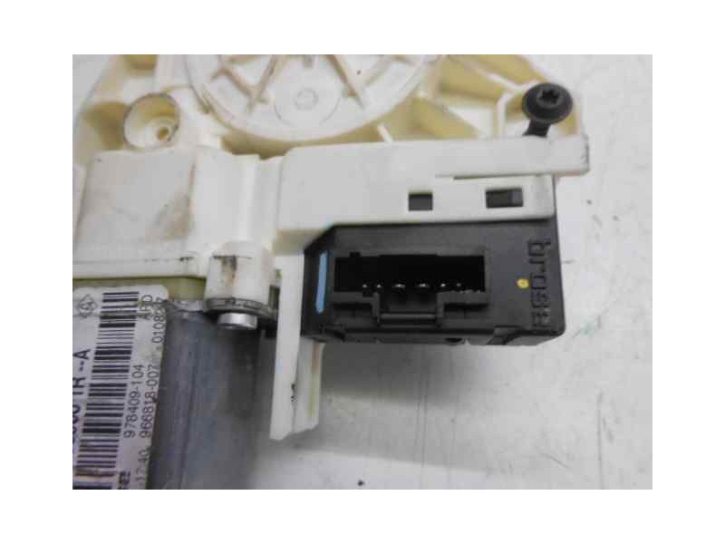 Recambio de elevalunas trasero derecho para renault laguna iii expression referencia OEM IAM 978409104  