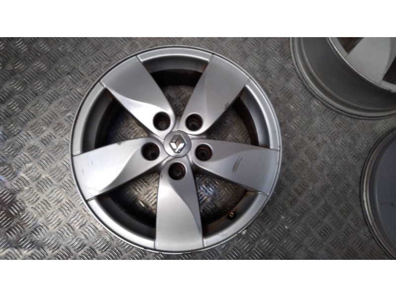 Recambio de juego llantas aluminio para renault megane iii coupe color edition referencia OEM IAM 6.5X16 5 TORN ET47 ALUMINIO 