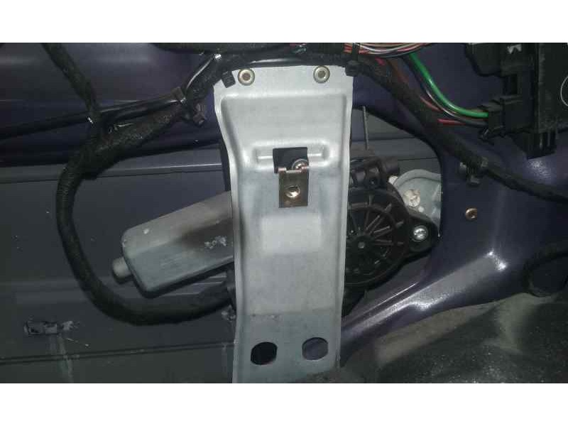 Recambio de elevalunas trasero izquierdo para mercedes-benz clase c (w203) berlina 320 (203.064) referencia OEM IAM   ELECTRICO 