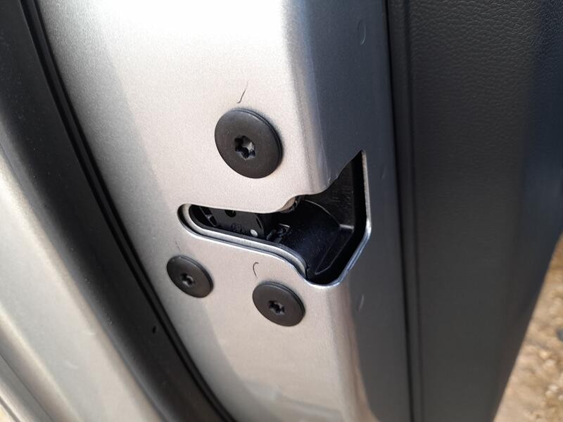 Recambio de cerradura puerta delantera izquierda para mg zs suv (azs1) 1.0 t-gdi referencia OEM IAM 10845780  