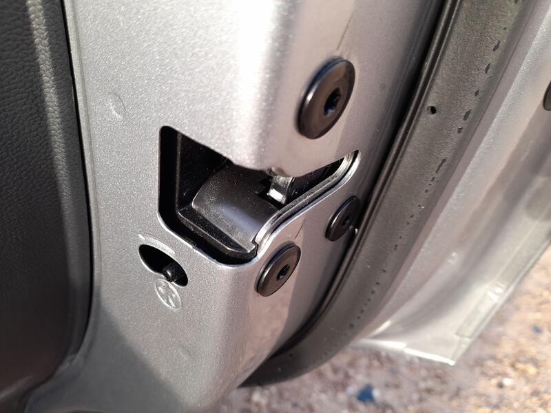 Recambio de cerradura puerta trasera derecha para mg zs suv (azs1) 1.0 t-gdi referencia OEM IAM 10845783  