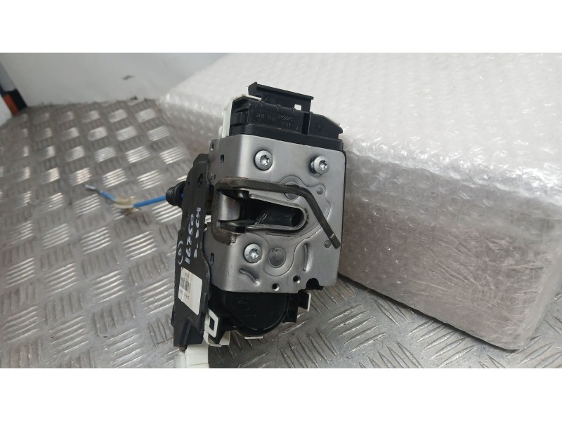 Recambio de cerradura puerta delantera derecha para mercedes-benz cla (w117) cla 200 referencia OEM IAM A1667200435  