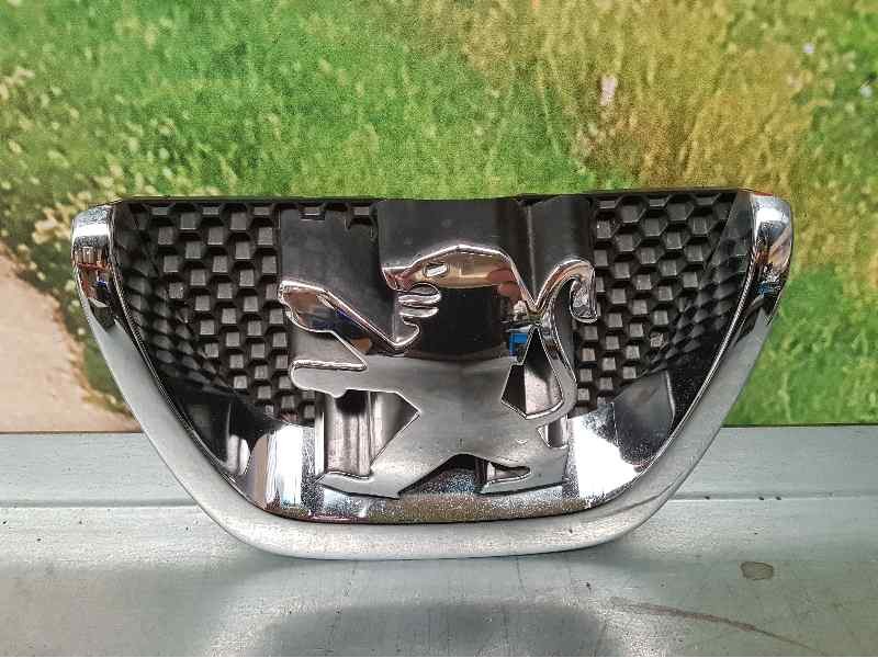 Recambio de rejilla delantera para peugeot 207 cc básico referencia OEM IAM   ANAGRAMA