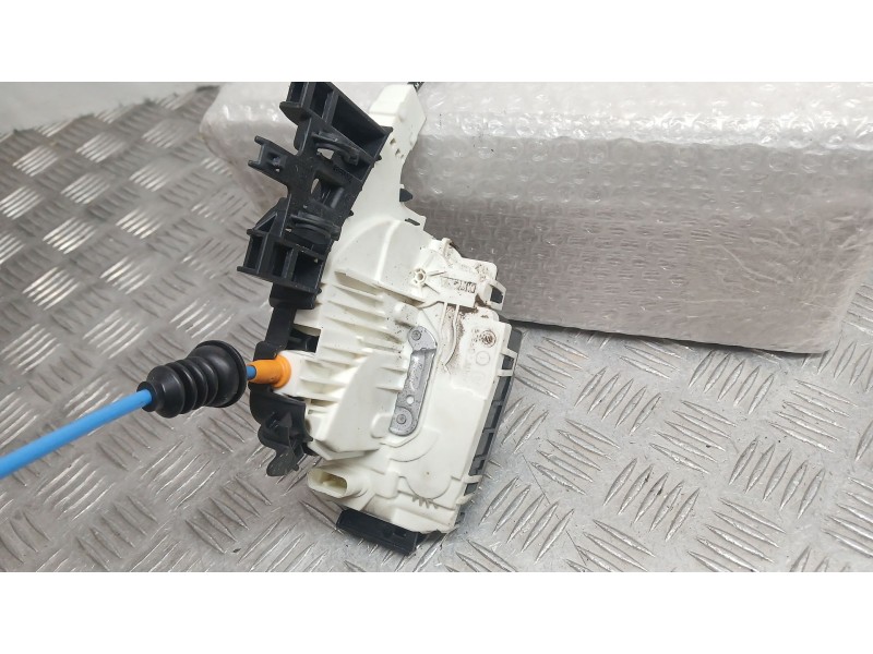 Recambio de cerradura puerta delantera derecha para mercedes-benz cla (w117) cla 200 referencia OEM IAM A1667200435  