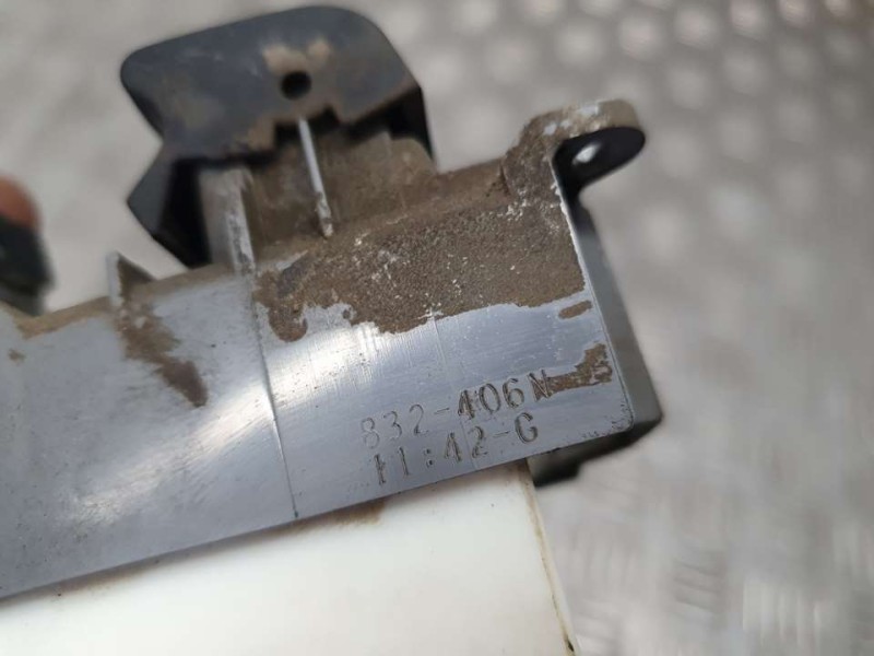 Recambio de mando elevalunas delantero izquierdo para toyota yaris (ksp9/scp9/nlp9) básico referencia OEM IAM 832406N  