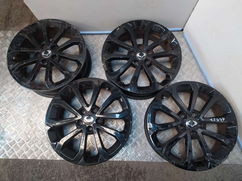 Recambio de juego llantas aluminio para ssangyong tivoli line 4x2 referencia OEM IAM 6.5X18 5 TORN ET455 ALUMINIO 
