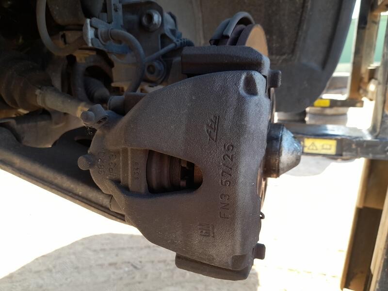 Recambio de pinza freno delantera izquierda para opel meriva b monospace (s10) 1.4 (75) referencia OEM IAM 93176426 ATE 