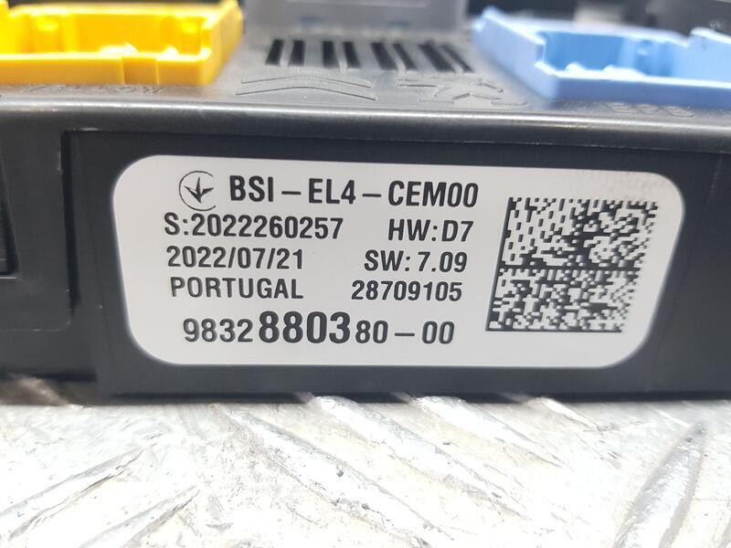 Recambio de caja reles / fusibles para peugeot 208 (p2) active pack referencia OEM IAM 9832880380  