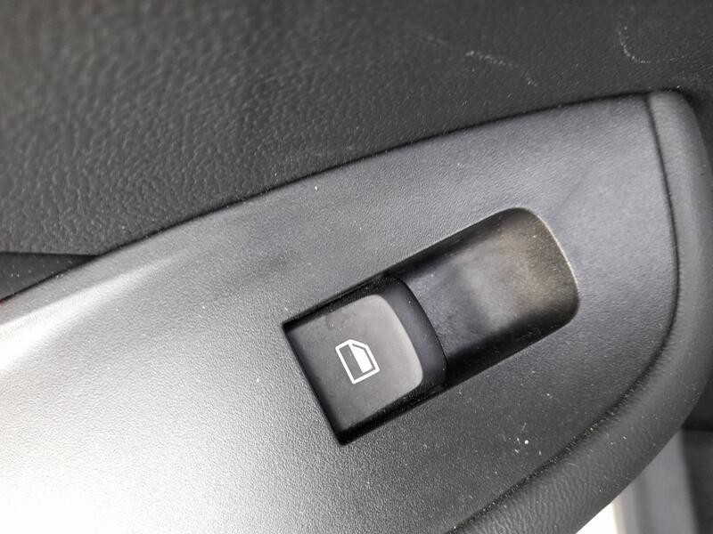 Recambio de mando elevalunas trasero izquierdo para mg zs suv (azs1) 1.0 t-gdi referencia OEM IAM 10470989  