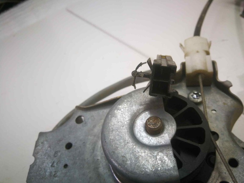 Recambio de elevalunas trasero derecho para nissan primera berlina (p11) gx referencia OEM IAM 400438B  2 PINS