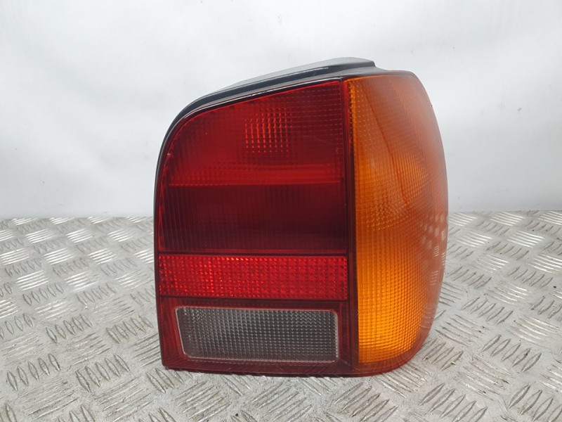 Recambio de piloto trasero derecho para volkswagen polo berlina (6n1) básico referencia OEM IAM 6N0945258A 962566 HELLA