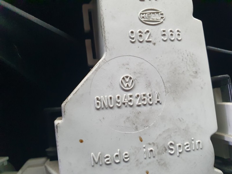 Recambio de piloto trasero derecho para volkswagen polo berlina (6n1) básico referencia OEM IAM 6N0945258A 962566 HELLA
