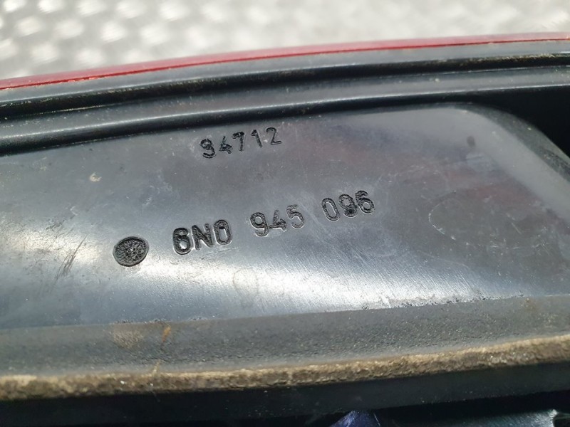 Recambio de piloto trasero derecho para volkswagen polo berlina (6n1) básico referencia OEM IAM 6N0945258A 962566 HELLA