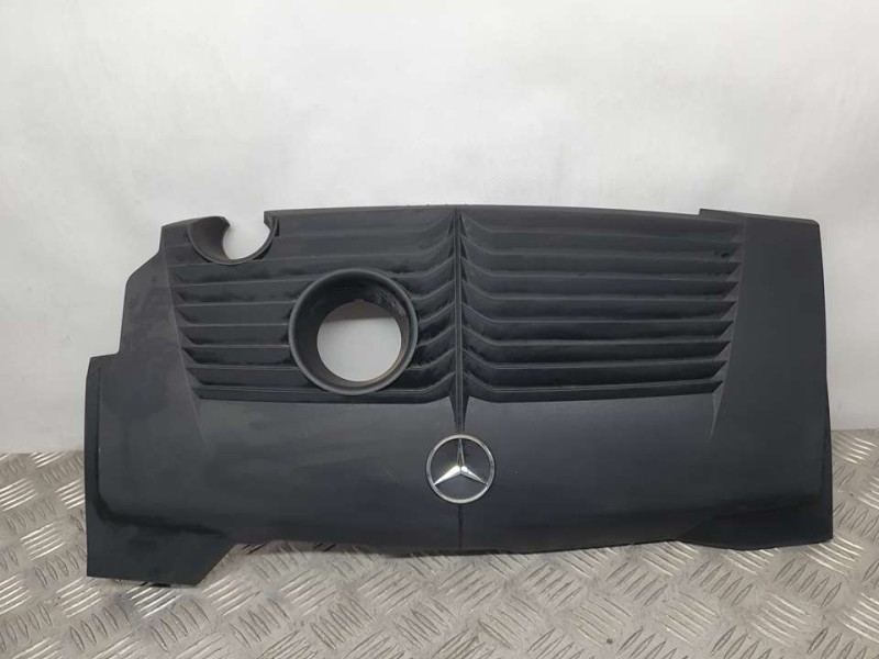Recambio de tapa motor para mercedes-benz clase b (w246) b 200 be (246.243) referencia OEM IAM A2700109601  